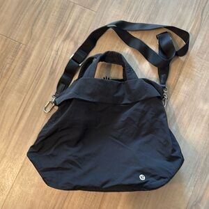 Lululemon on my level bag